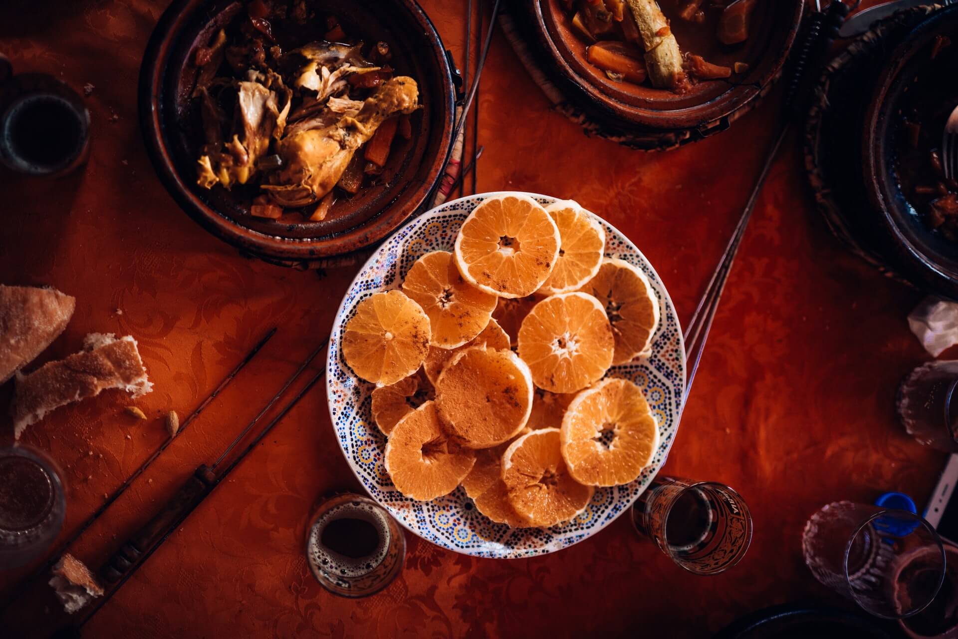 Platter of oranges and chicken